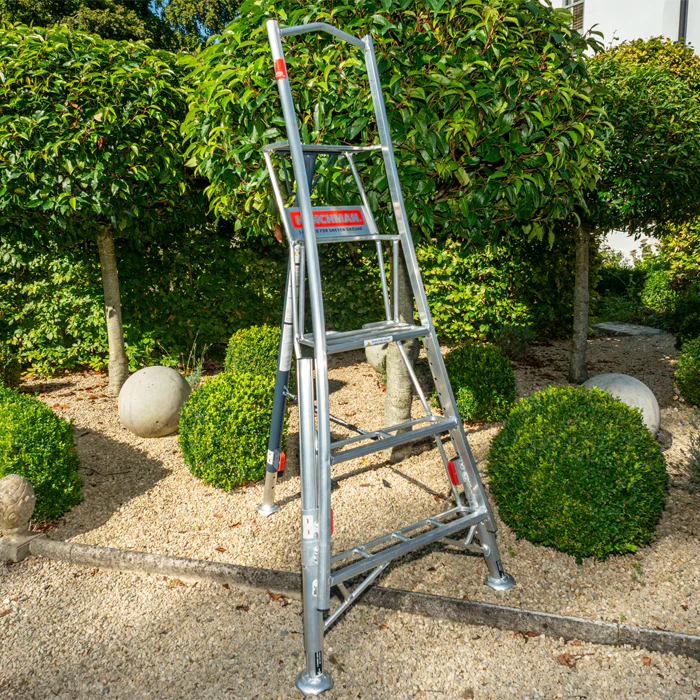 5060139340991 1 Henchman Fully Adjustable Tripod Ladder 6ft.webp